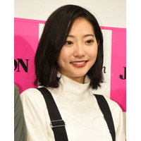 武田玲奈のスラリとした美脚に絶賛の声!グラビアカットを公開 画像